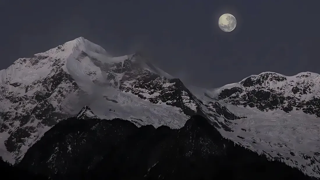 2k雪山壁纸｜月夜雪山背景图片 - 清冷治愈自然高山雪景「哲风壁纸」