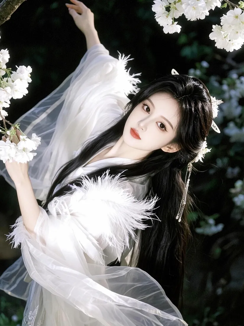 古风白衣美女手机壁纸｜白色绣球花背景图片 - 仙气氛围感写真「哲风壁纸」
