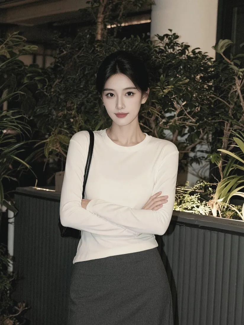 气质美女手机壁纸｜绿植背景图片 - 简约休闲穿搭「哲风壁纸」