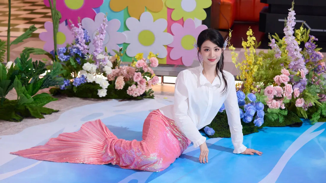 4k王楚然壁纸｜美人鱼造型鲜花布景背景图片 - 清甜女星「哲风壁纸」