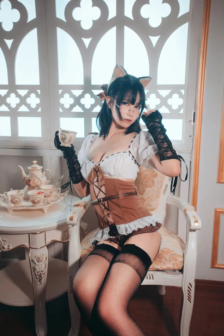 逐月su手机壁纸｜猫耳女仆cos背景图片 - 性感黑丝少女「哲风壁纸」