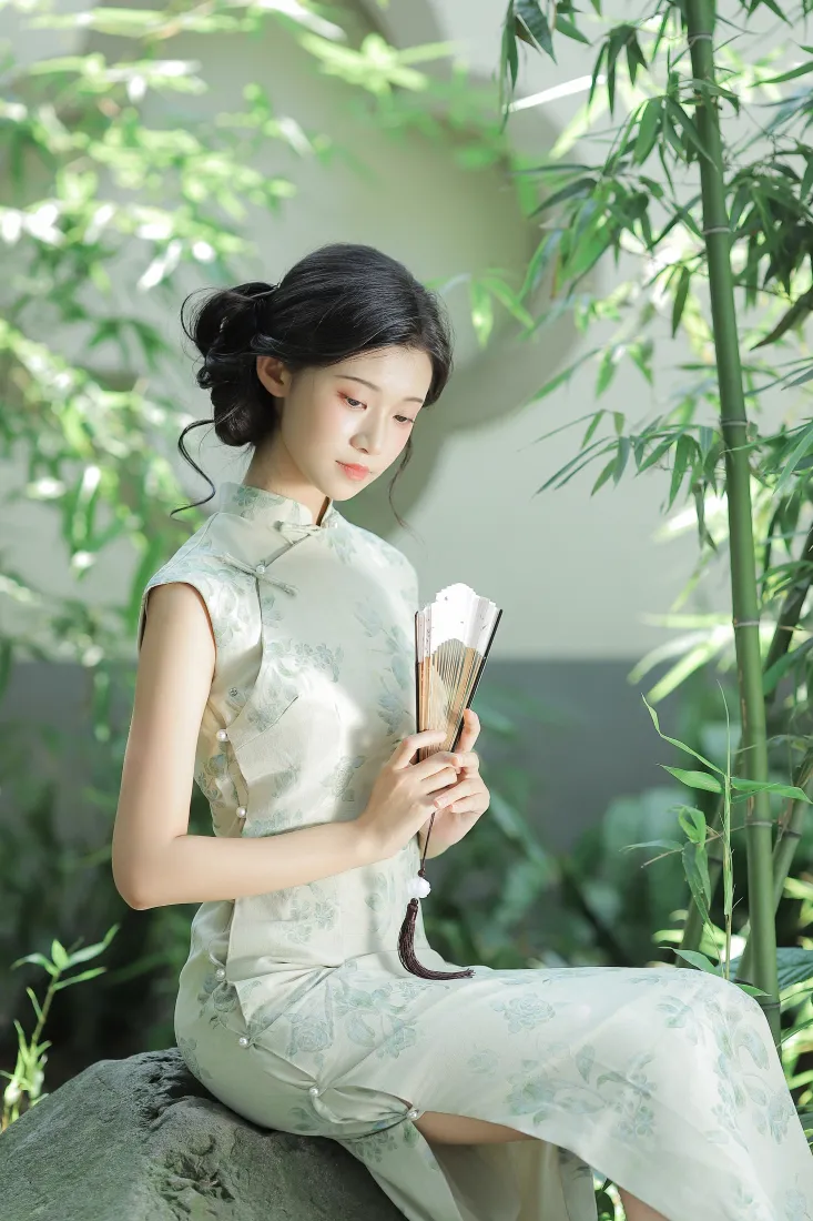 旗袍美女手机壁纸｜竹林庭院背景图片 - 国风古典写真「哲风壁纸」