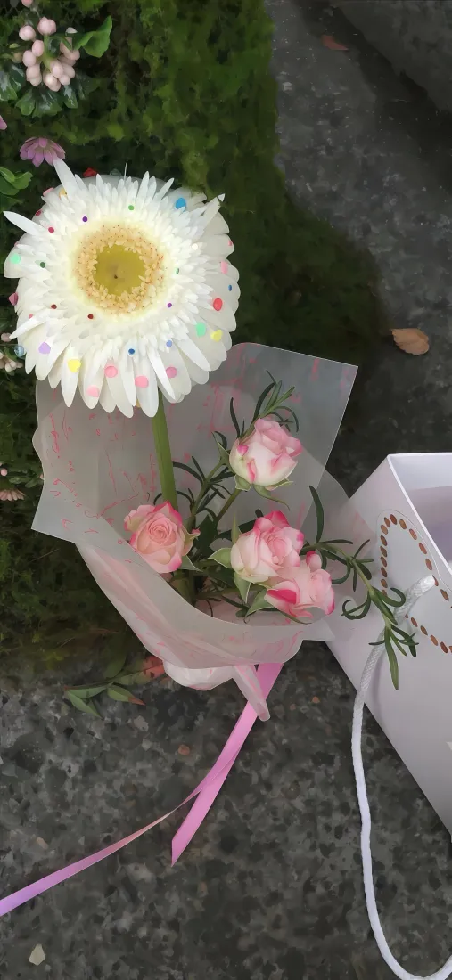 雏菊手机壁纸｜精美清新花束背景图片 - 浪漫治愈系鲜花静物「哲风壁纸」