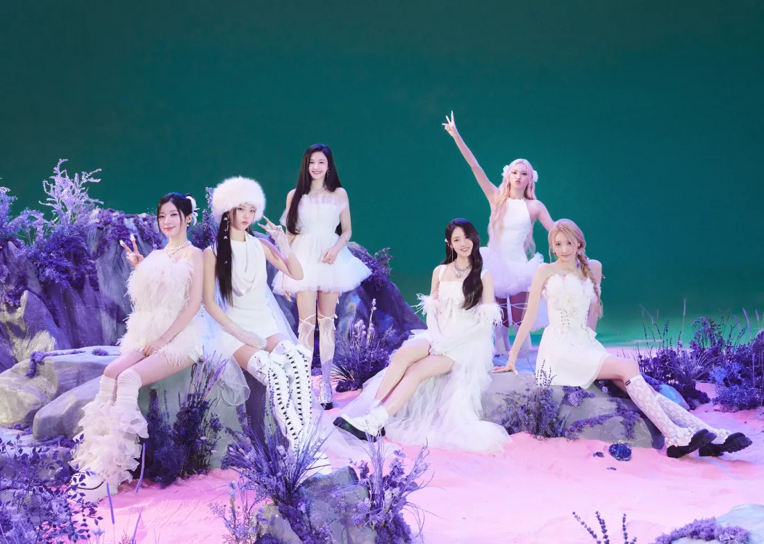 4k女团壁纸｜紫绿梦幻场景背景图片 - 白裙少女爱豆写真「哲风壁纸」