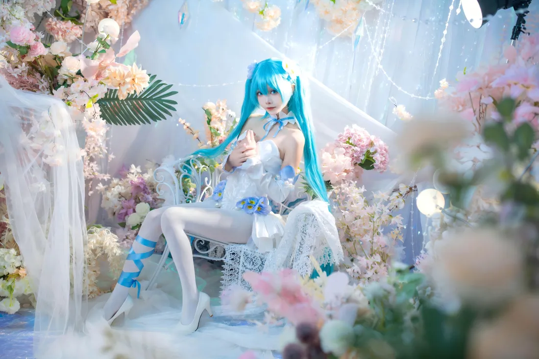8k初音未来壁纸｜鲜花布景背景图片 - cos花嫁写真「哲风壁纸」