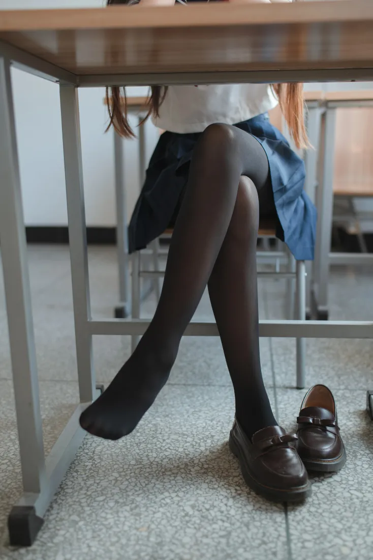 五更百鬼手机壁纸｜jk少女教室背景图片 - 黑丝水手服「哲风壁纸」