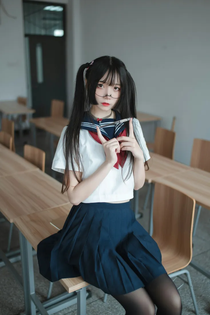 五更百鬼手机壁纸｜jk少女背景图片 - 水手服黑丝教室写真「哲风壁纸」