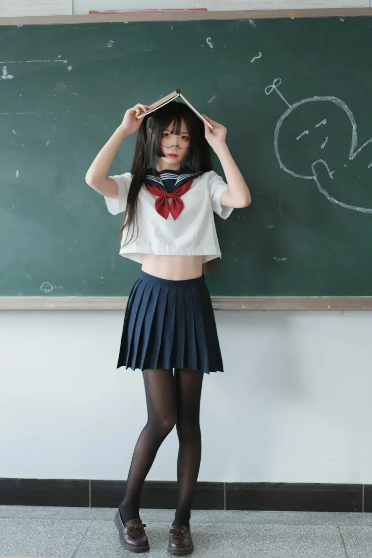 五更百鬼手机壁纸｜水手服JK少女背景图片 - 教室黑丝写真「哲风壁纸」
