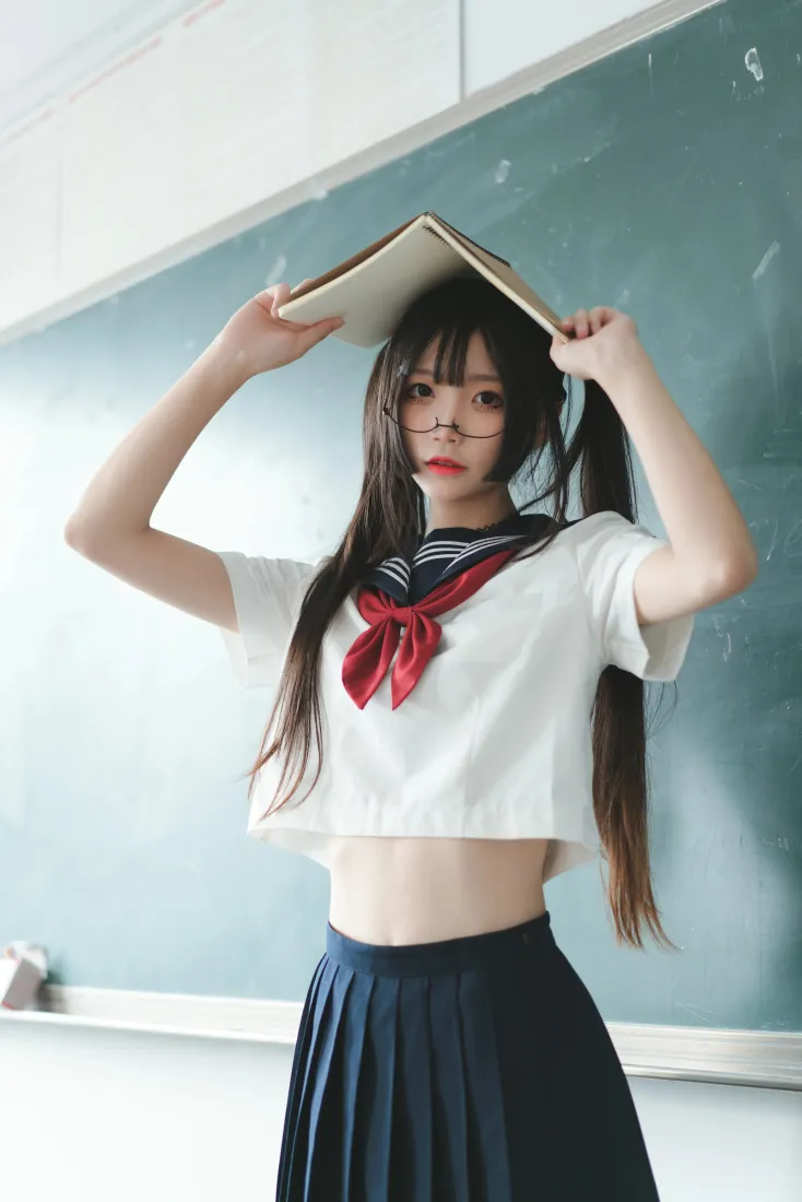 五更百鬼手机壁纸｜jk水手服少女背景图片 - 教室写真「哲风壁纸」