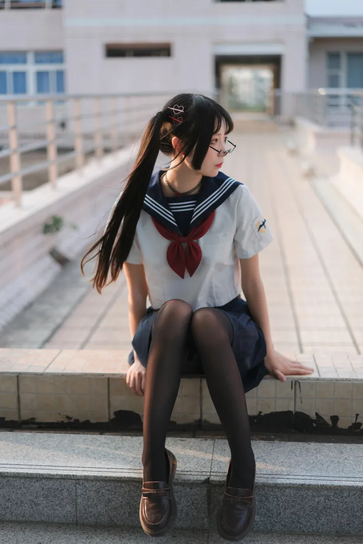 五更百鬼手机壁纸｜JK水手服背景图片 - 黑丝天台少女「哲风壁纸」