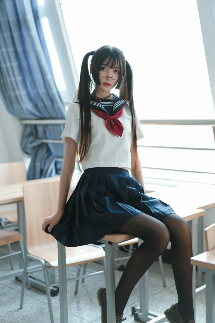 五更百鬼手机壁纸｜jk水手服少女背景图片 - 教室黑丝写真「哲风壁纸」