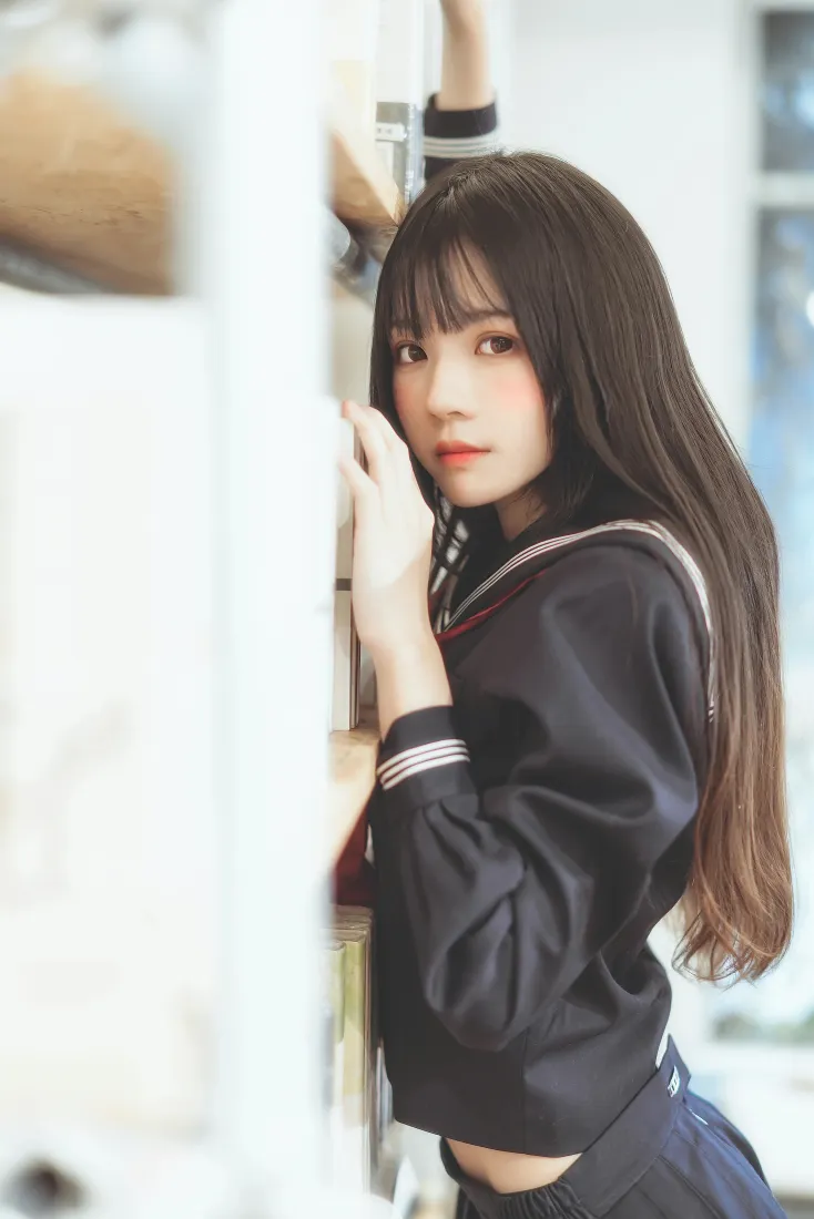 桜桃喵手机壁纸｜JK美少女背景图片 - 日系水手服写真「哲风壁纸」