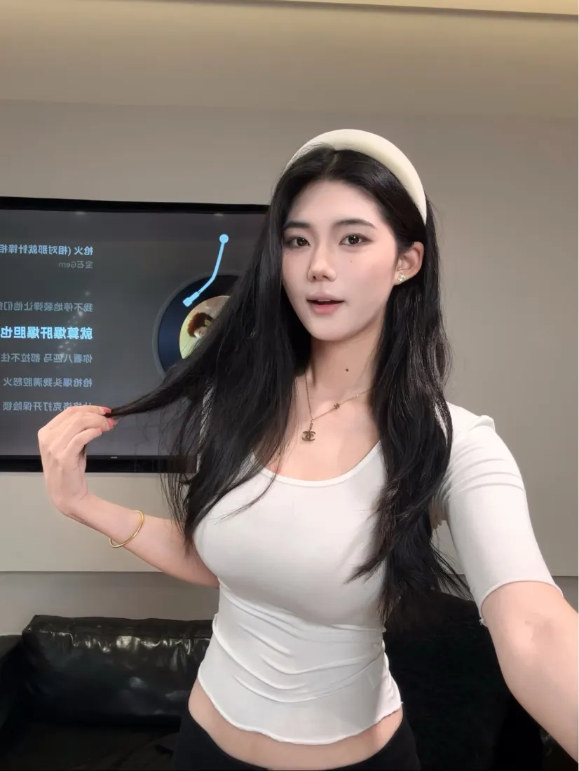 长发美女手机壁纸｜简约居家室内背景图片 - 温柔日常穿搭「哲风壁纸」