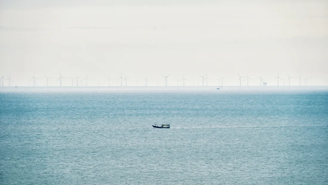 4k海景壁纸｜孤船背景图片 - 纯净开阔平静海面「哲风壁纸」