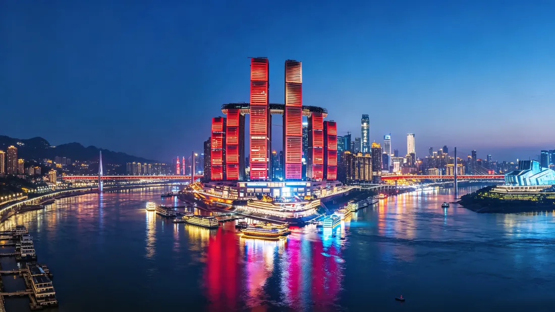 3k重庆来福士壁纸｜城市夜景背景图片 - 江边地标建筑「哲风壁纸」