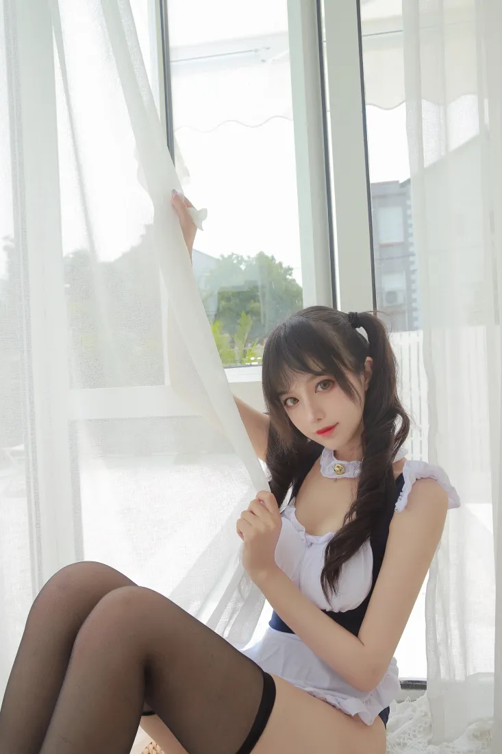 Shika小鹿鹿手机壁纸｜双马尾女仆写真背景图片 - 居家少女「哲风壁纸」