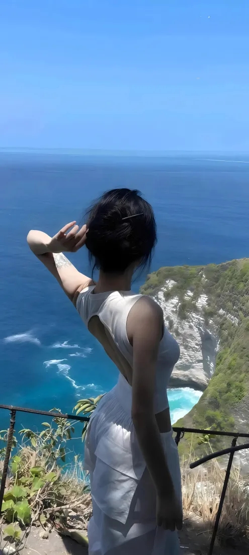 海边美女手机壁纸｜悬崖海岸背景图片 - 白裙优雅背影「哲风壁纸」
