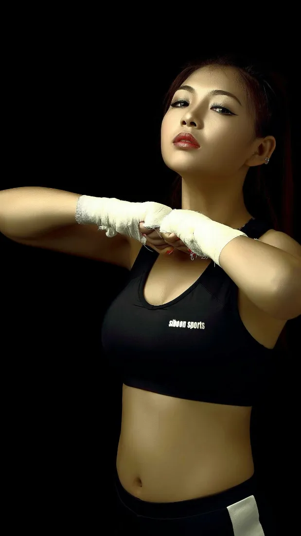 拳击美女手机壁纸｜纯黑背景图片 - 格斗运动健身「哲风壁纸」