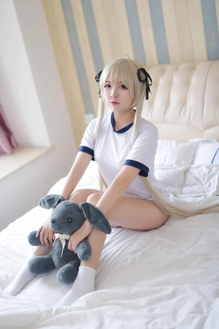 穹妹手机壁纸｜二佐Nisa体操服cos背景图片 - 白袜少女居家写真「哲风壁纸」