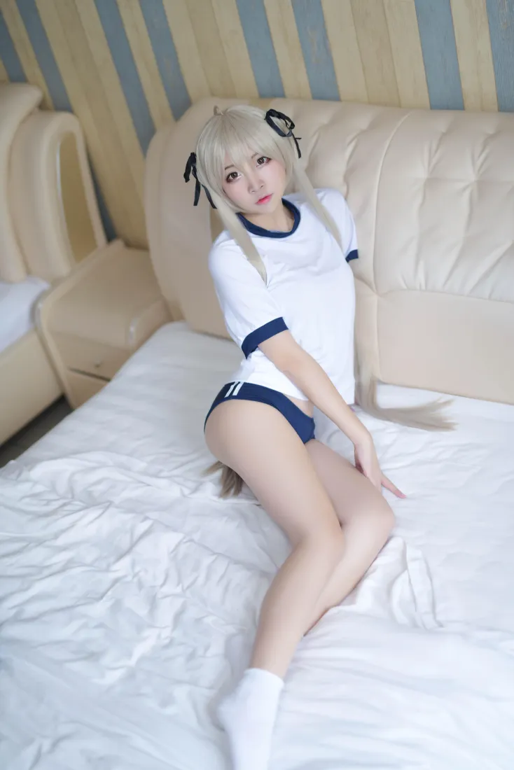穹妹手机壁纸｜二佐Nisa体操服背景图片 - 居家白袜cosplay写真「哲风壁纸」