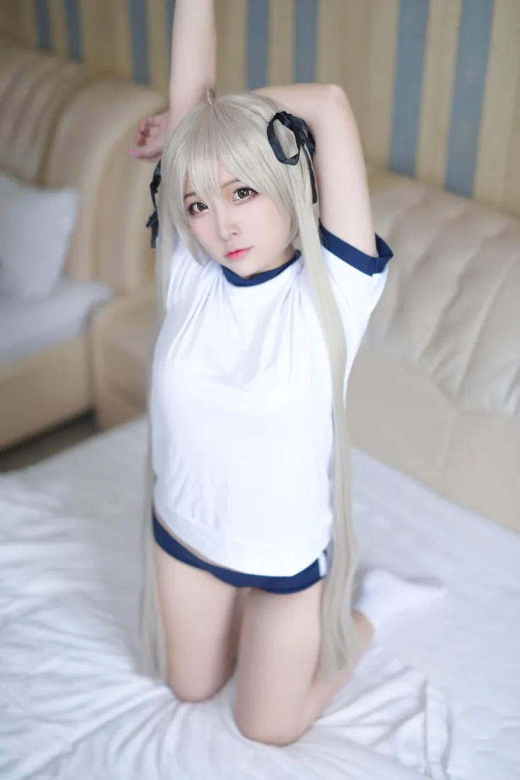 穹妹手机壁纸｜二佐Nisa体操服背景图片 - 白袜cos居家少女「哲风壁纸」