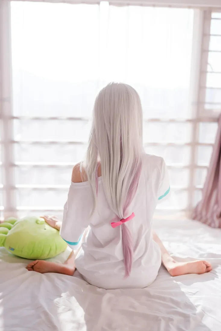 和泉纱雾手机壁纸｜木绵绵cosplay - 卧室窗边背景「哲风壁纸」