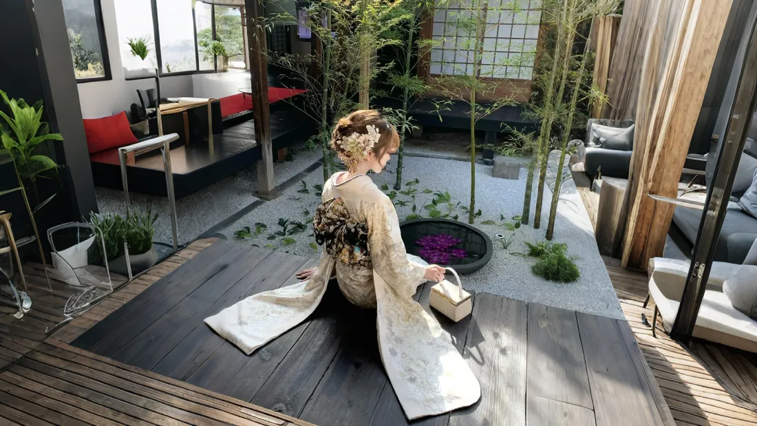 2k和服女子壁纸｜日式庭院背景图片 - 静谧室内阳光场景「哲风壁纸」