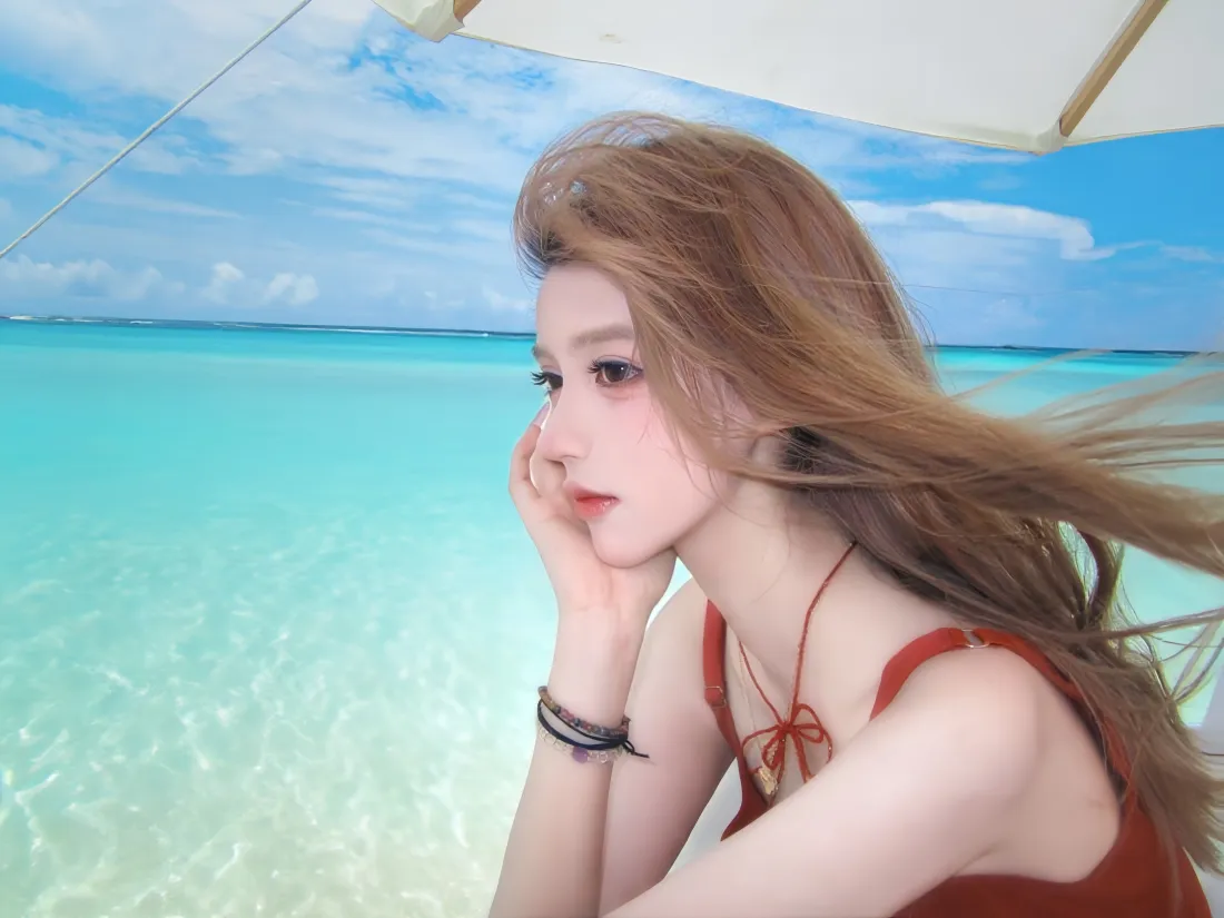 5k海边红吊带女生壁纸｜碧海蓝天背景图片 - 托腮氛围感「哲风壁纸」