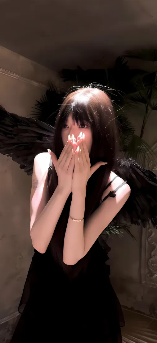 黑长直美女手机壁纸｜室内氛围感背景图片 - 黑裙翅膀甜酷少女「哲风壁纸」