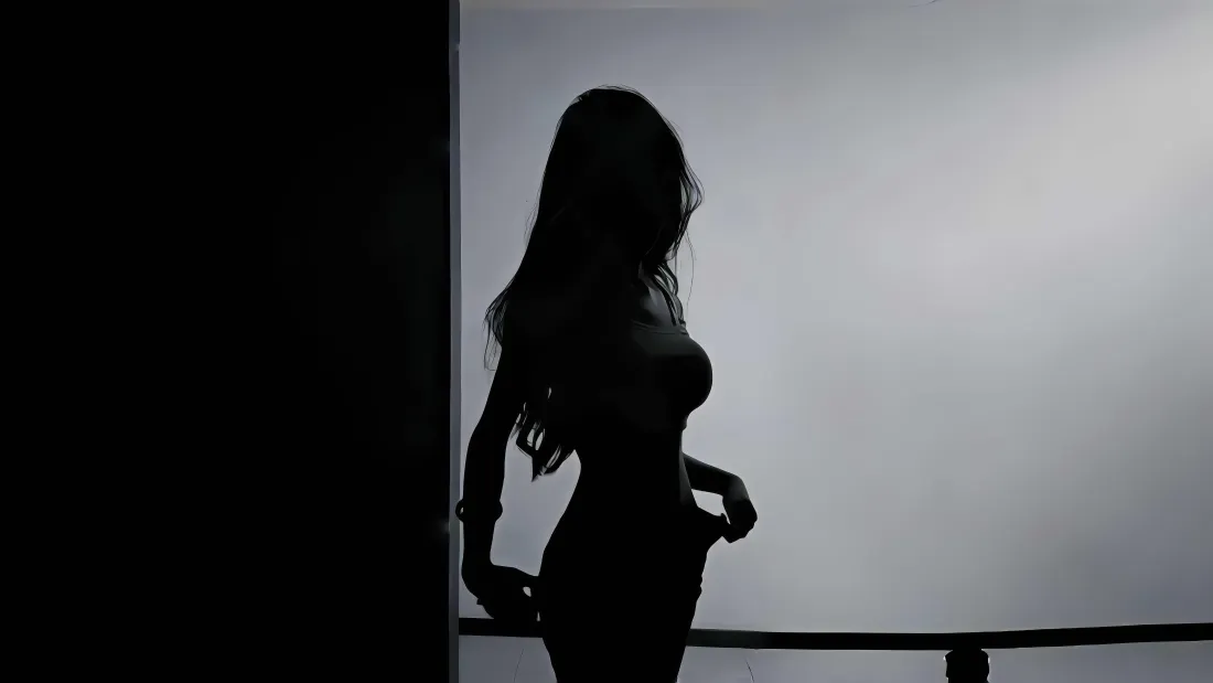 6k女性剪影壁纸｜黑白背景图片 - 氛围感「哲风壁纸」