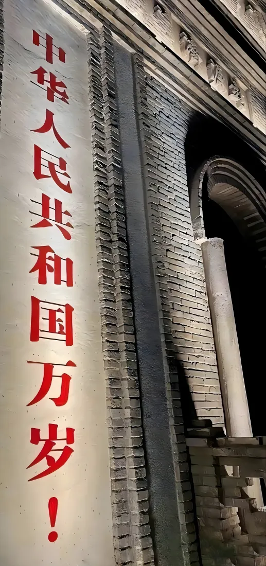 天安门｜中华人民共和国万岁标语 - 红色爱国背景图片「哲风壁纸」