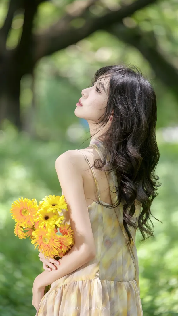 森系美女手机壁纸｜户外清新背景图片 - 向日葵纱裙少女写真「哲风壁纸」