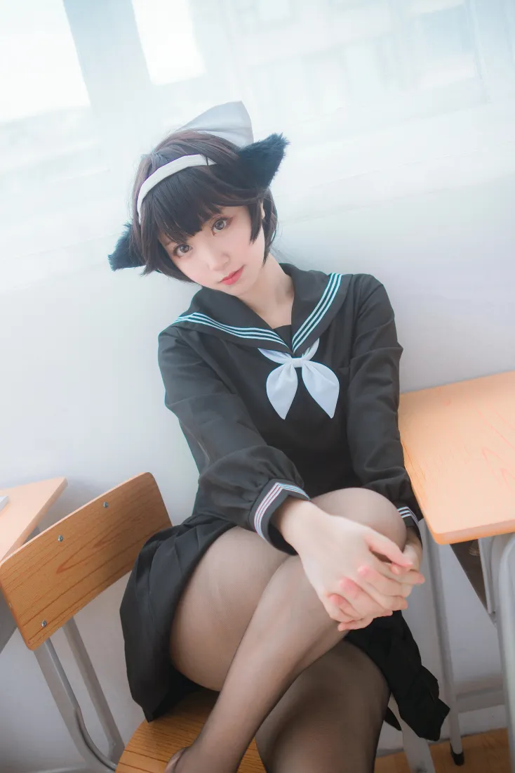 碧蓝航线高雄獒手机壁纸｜JK水手服cos - 黑丝猫耳教室人像「哲风壁纸」