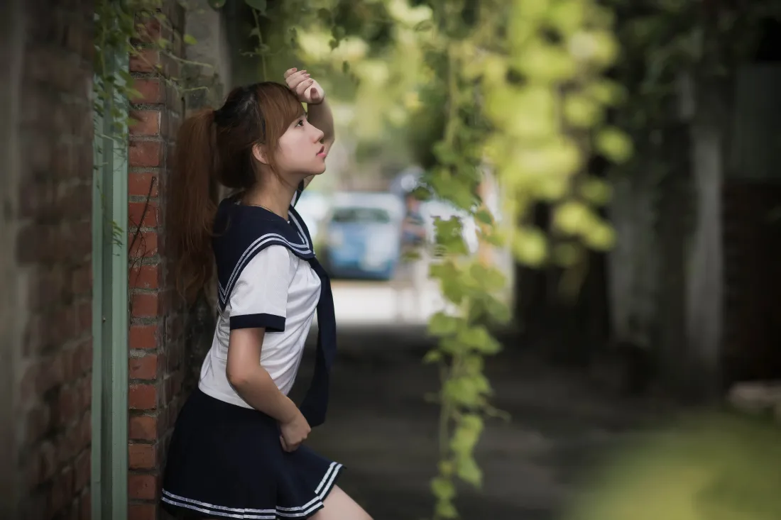4k水手服美女壁纸｜户外街景背景图片 - 青春少女清新写真「哲风壁纸」
