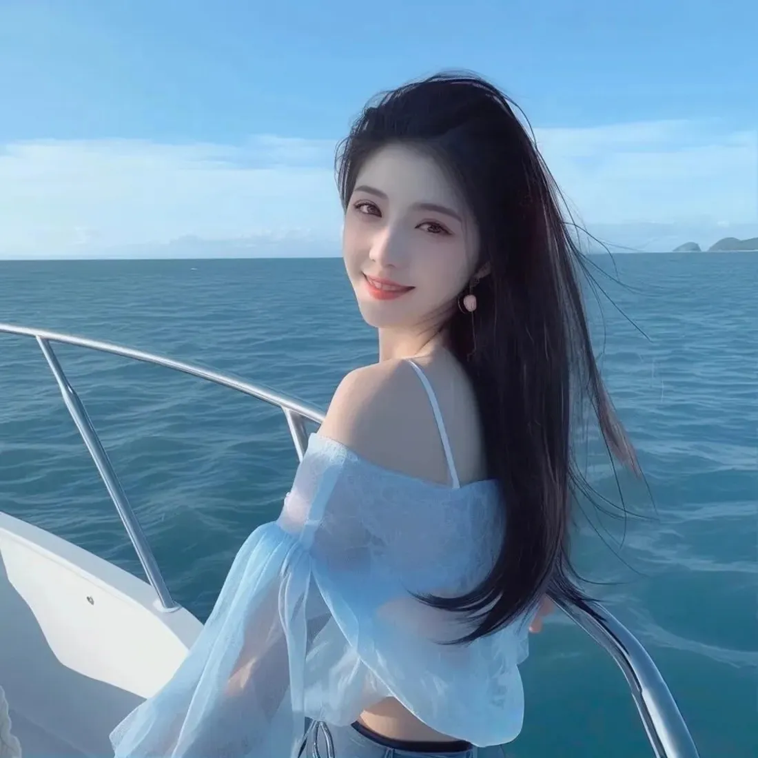 高颜值美女手机壁纸｜游艇出海背景图片 - 碧海蓝天「哲风壁纸」