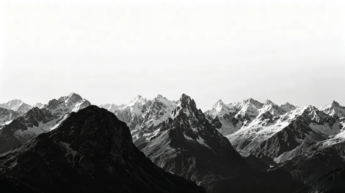 3k雪山山脉壁纸｜黑白山川背景图片 - 极简自然风景「哲风壁纸」