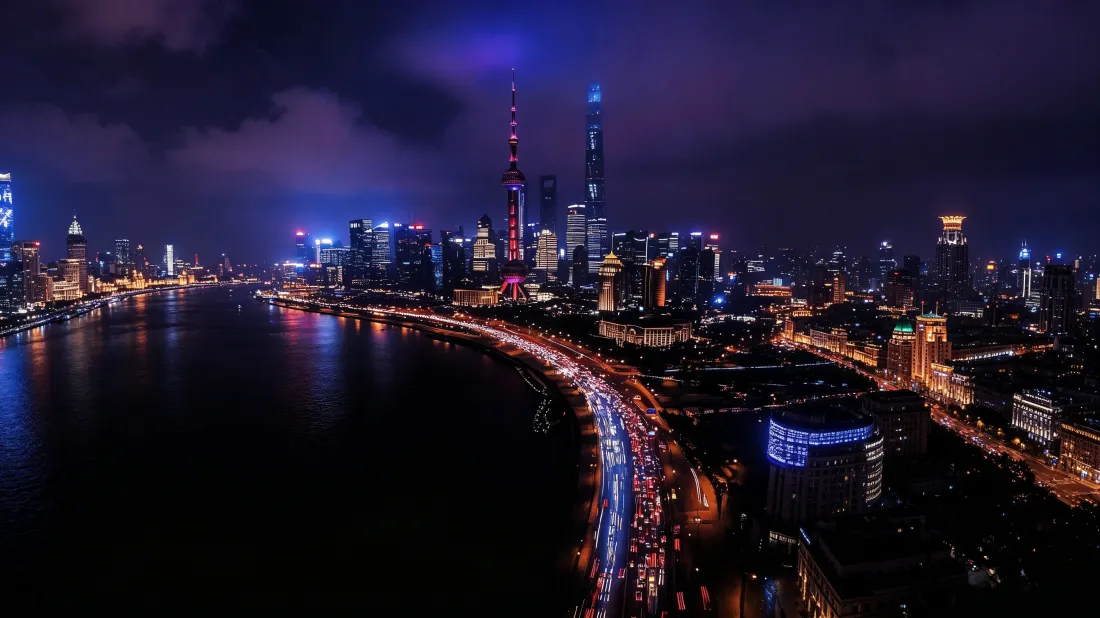3k上海陆家嘴夜景｜城市天际线背景图片 - 黄浦江畔车流璀璨都市风光「哲风壁纸」
