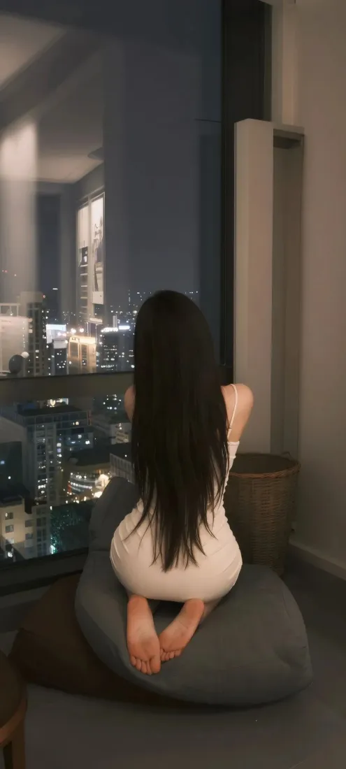 4k长发壁纸 - 美女 - 放松 - 居家「哲风壁纸」