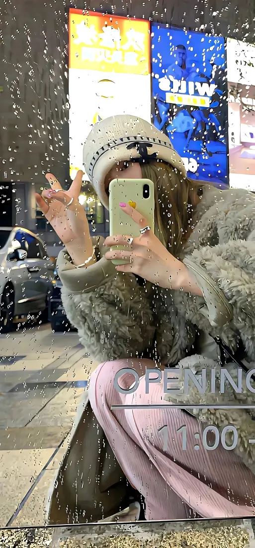 对镜自拍美女手机壁纸｜下雪街景背景图片 - 冬日穿搭随拍「哲风壁纸」