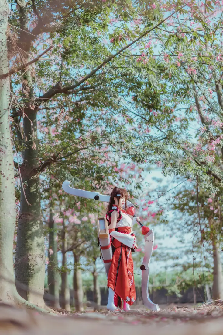 伽罗花见巫女手机壁纸｜户外树林背景图片 - 桜桃喵cosplay「哲风壁纸」