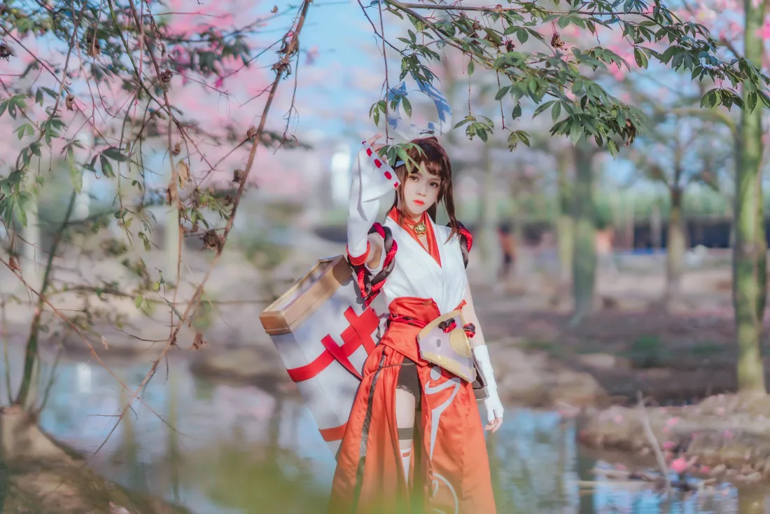 8k伽罗花见巫女壁纸｜樱花水岸背景图片 - 桜桃喵cos「哲风壁纸」