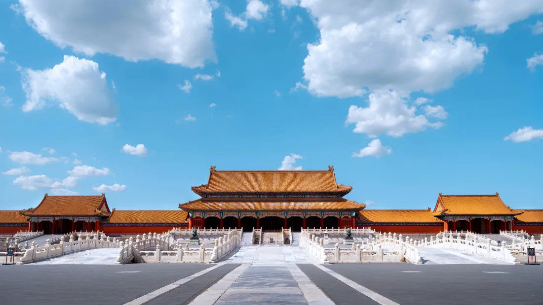 3k故宫壁纸｜古建筑背景图片 - 蓝天白云红墙黄瓦「哲风壁纸」