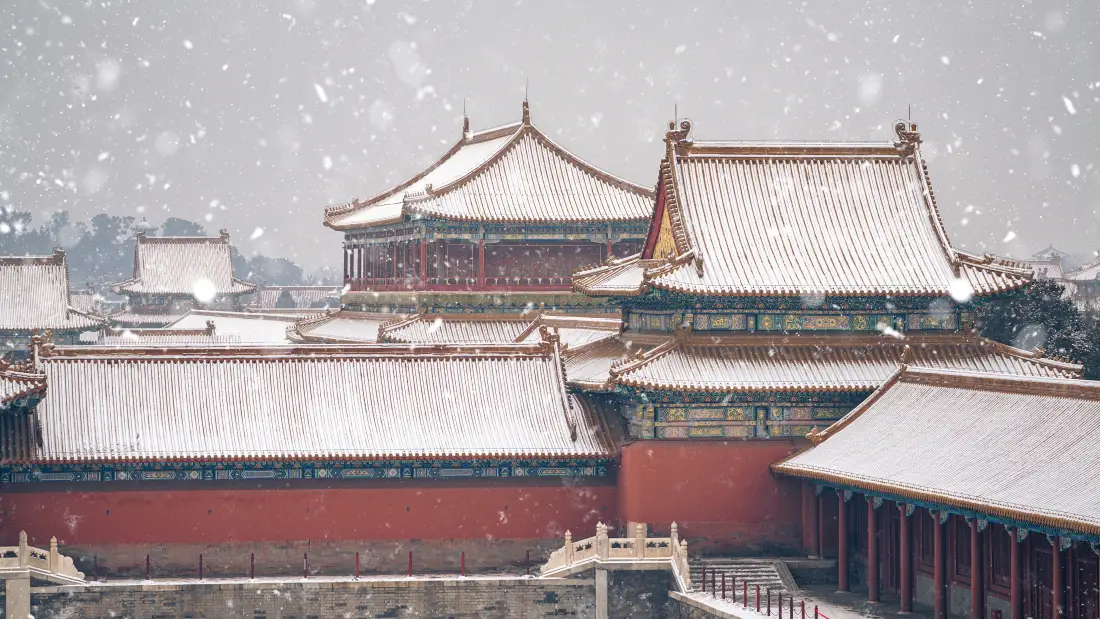 4k故宫壁纸｜红墙雪景背景图片 - 飞檐覆雪古建筑「哲风壁纸」