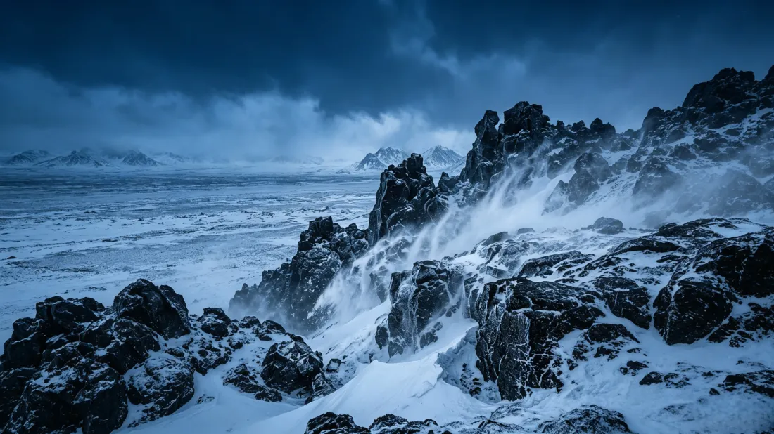 3k海岸雪景｜礁石覆雪背景图片 - 冬日凛冽海滨「哲风壁纸」
