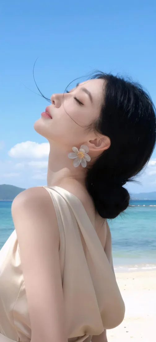 海边美女手机壁纸｜蓝天沙滩背景图片 - 米白吊带裙氛围感「哲风壁纸」
