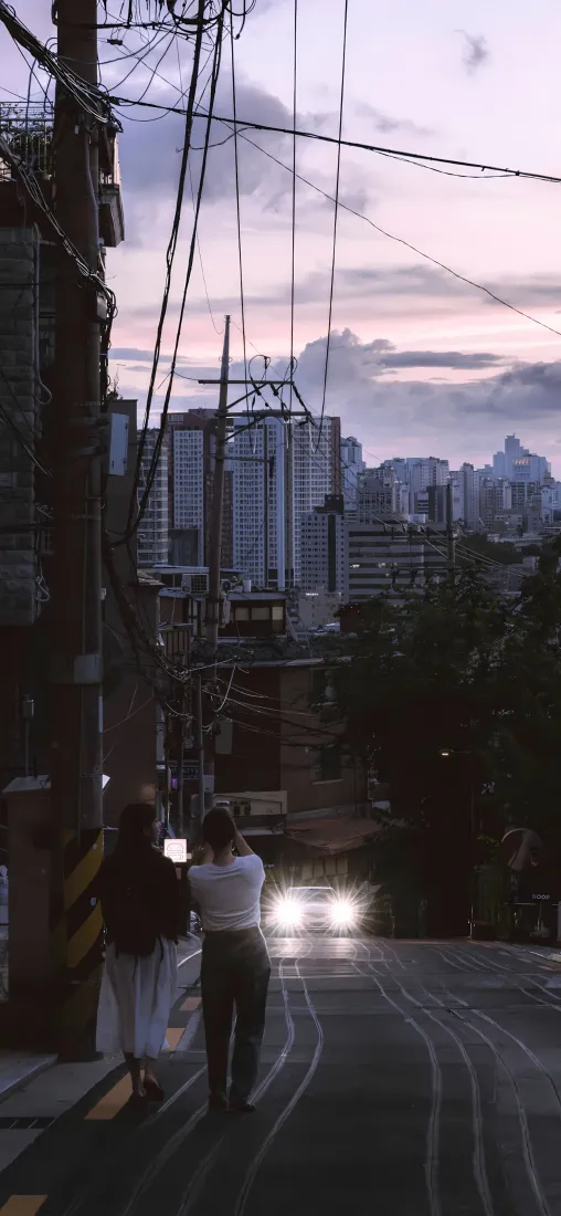 城市街景手机壁纸｜黄昏轨道背景图片 - 粉紫晚霞铁道道口暮色「哲风壁纸」