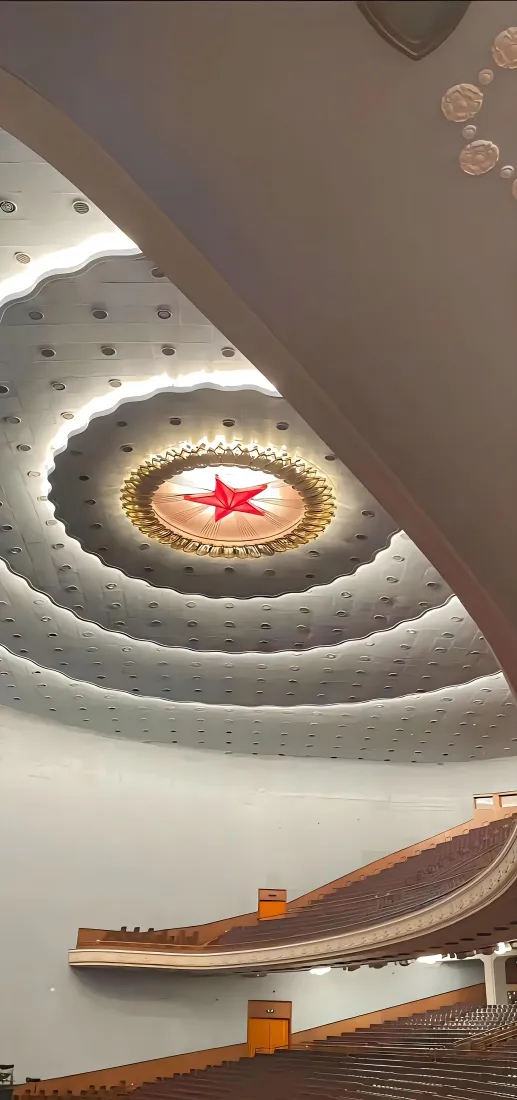 红色五角星穹顶｜爱国主题背景图片 - 场馆阶梯「哲风壁纸」