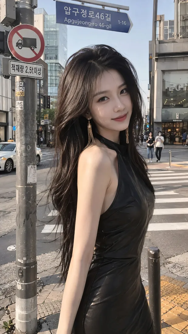 气质美女｜黑色挂脖皮裙街拍背景图片 - 韩国城市街头「哲风壁纸」
