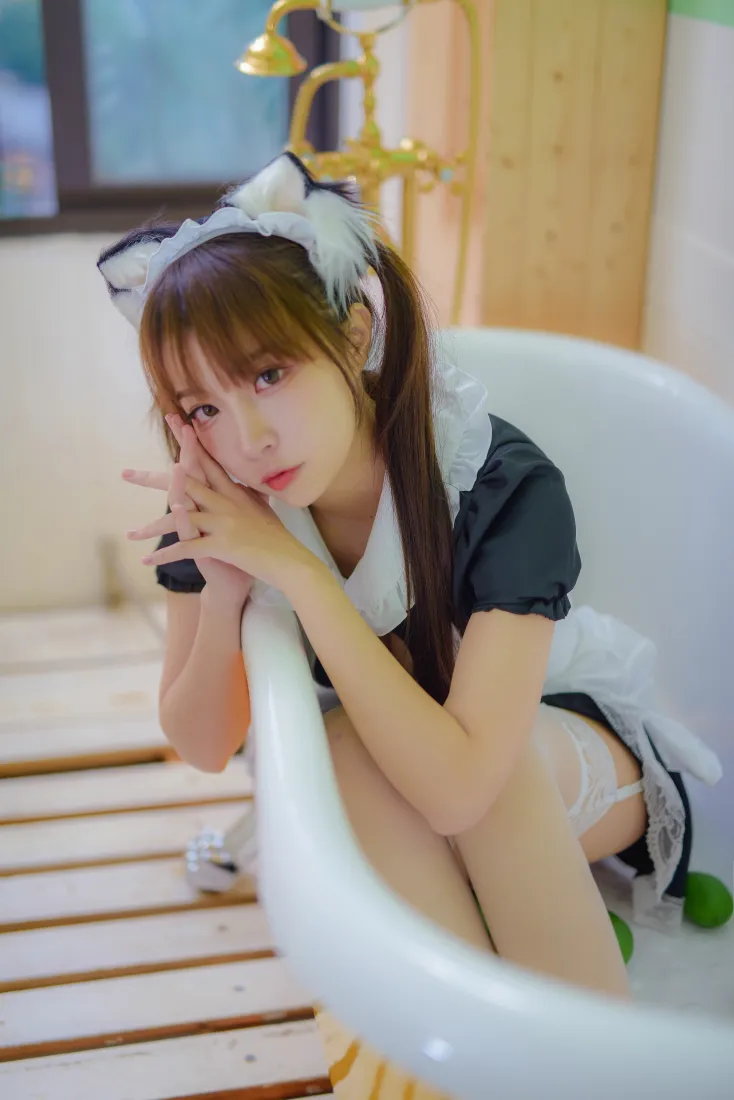 二佐Nisa手机壁纸｜浴室浴缸背景图片 - 猫耳女仆白丝cosplay「哲风壁纸」