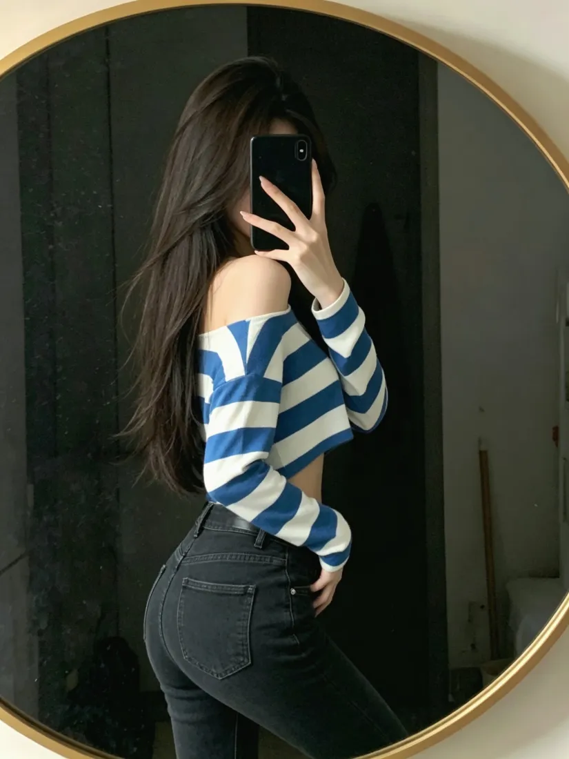 辣妹对镜自拍手机壁纸｜露肩穿搭背景图片 - 翘臀好身材「哲风壁纸」
